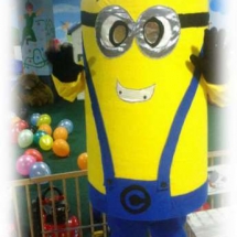 mascota minion la evenimente si petreceri