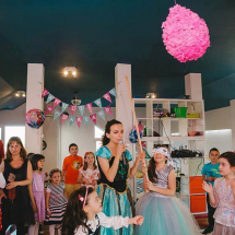 animatori pentru copii cluj, animatie petreceri copii cluj, animator Anna din Froze cluj, pinata pentru petreceri, pinata cluj