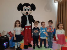 mascota mickey la evenimente, inchirieri mascote evenimente cluj, mascotele minnie si mickey la petreceri